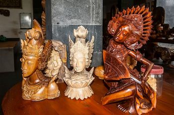 Holzschnitzer Manufaktur Yana